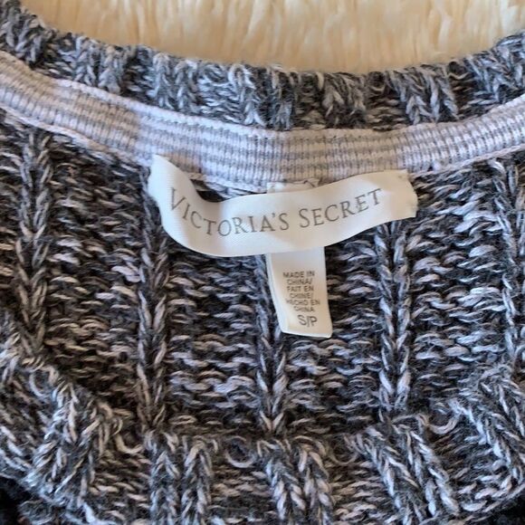 Victoria’s Secret sweater size Small - Picture 10 of 16